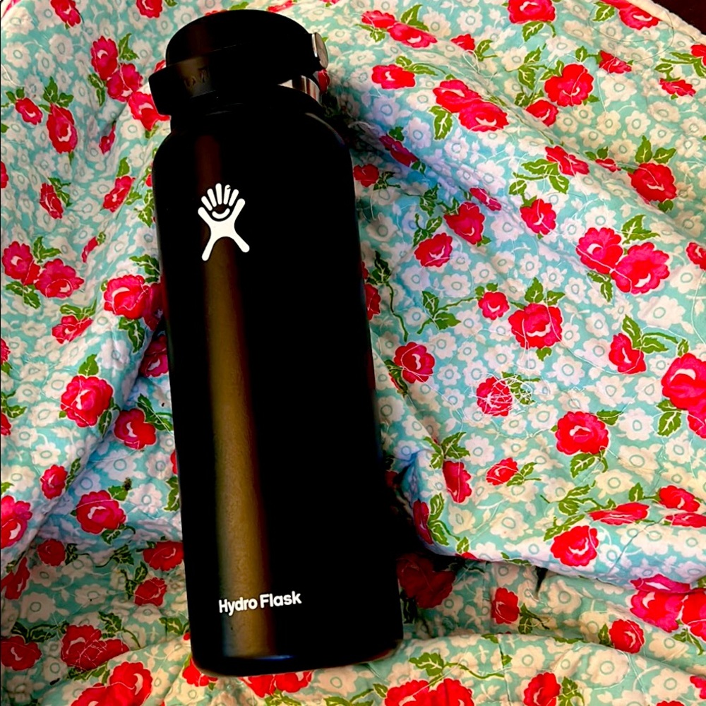 Hydro Flask Black Water Bottle